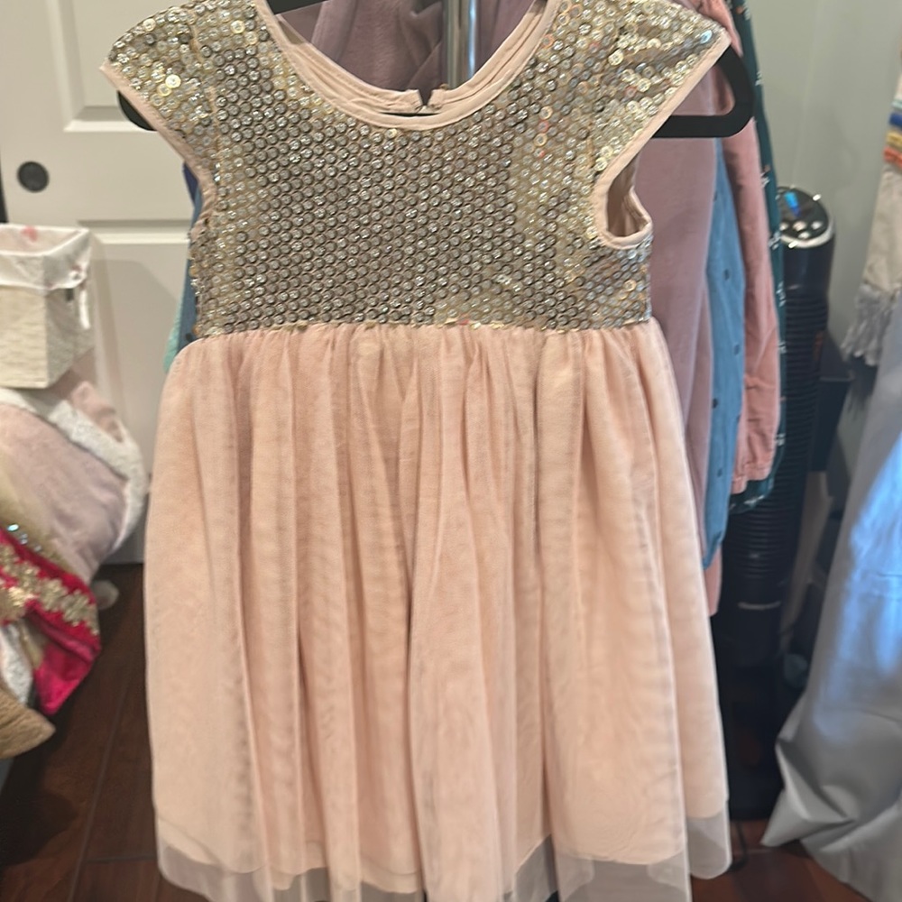 Breathtaking blush pink dress with sequence. Brand: Pippa and Julie